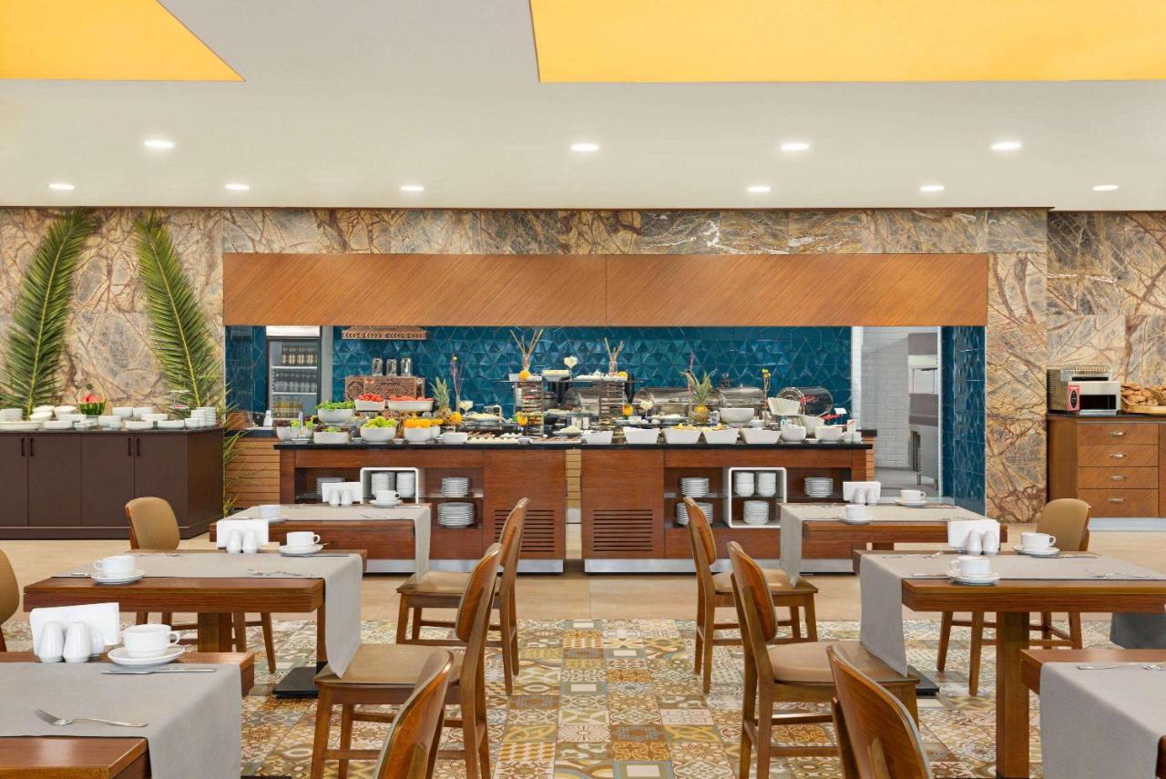 Готель Ramada Plaza By Wyndham 5*